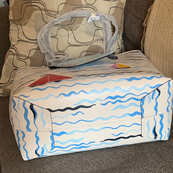 Authentic KATE SPADE Reversible Leather Sail boat print Tote/removable wristlet - Picture 7 of 14